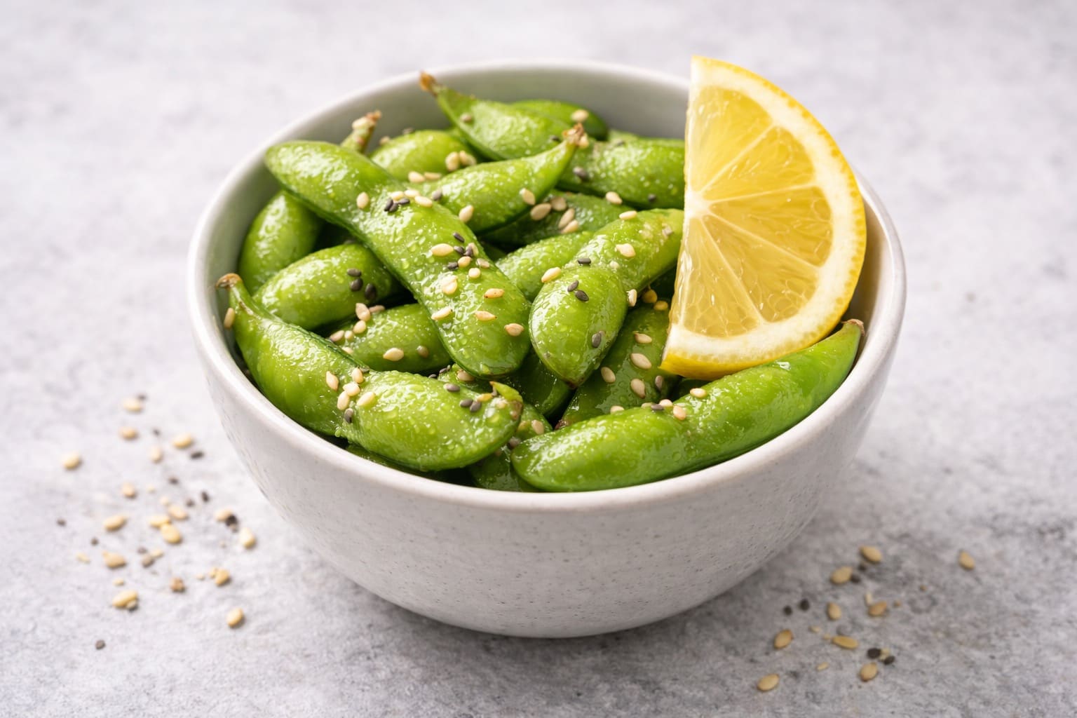 Edamame tibio with sésamo and limón, snack healthy of Meals Healthy